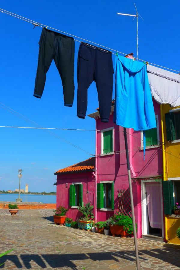 Night Galleria Holiday Home - Bed & Art In Burano - The Pink House מראה חיצוני תמונה