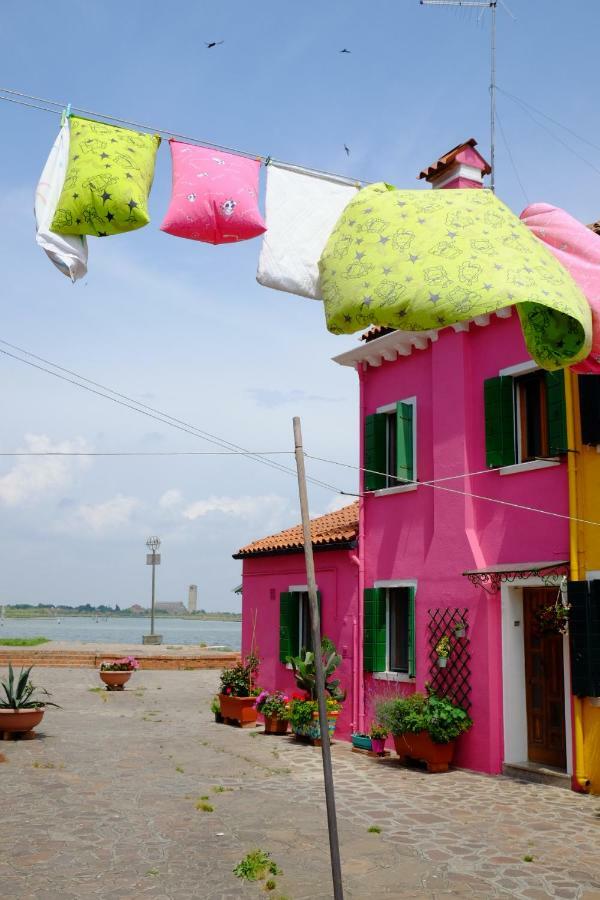 Night Galleria Holiday Home - Bed & Art In Burano - The Pink House מראה חיצוני תמונה